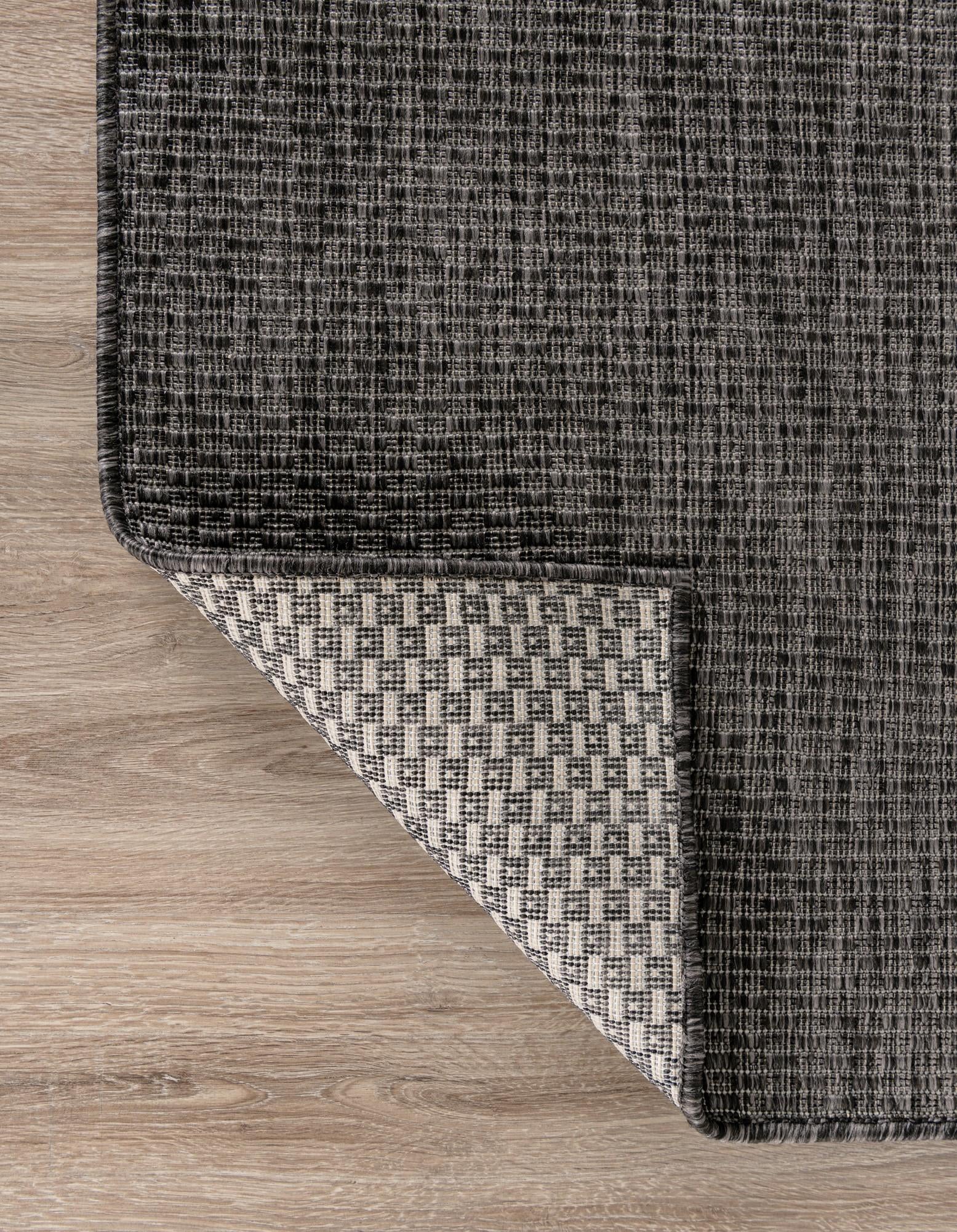 6' 1 x 6' 1 Easy-Clean Solid Indoor / Outdoor Round Rug