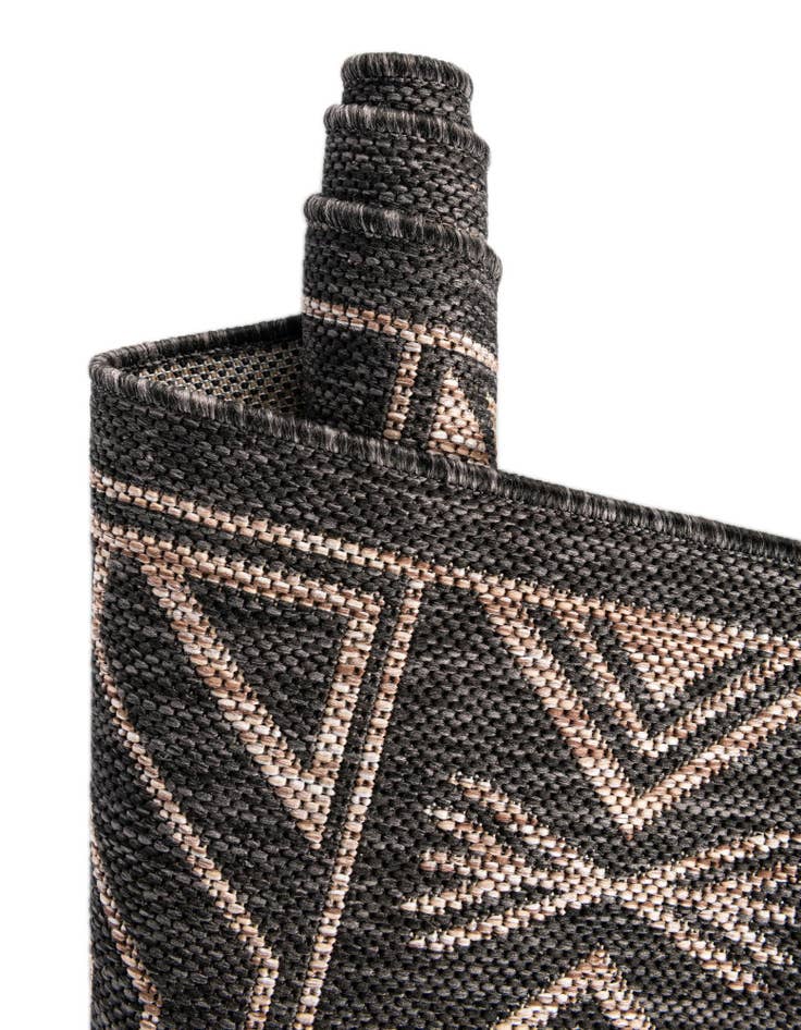 Detail image of 7' 10 x 7' 10 Easy-Clean Southwestern Indoor / Outdoor Round Rug