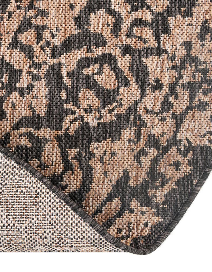 Detail image of 10' x 10' Easy-Clean Traditional Indoor / Outdoor Round Rug