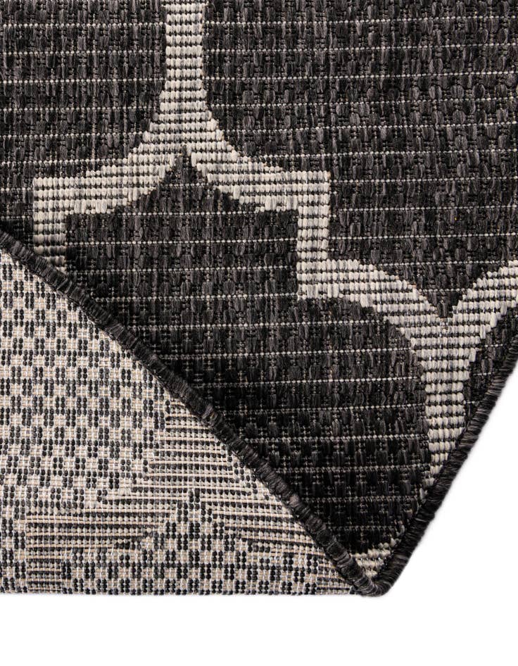 Detail image of 10' 8 x 10' 8 Easy-Clean Trellis Indoor / Outdoor Round Rug