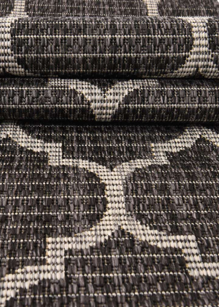 10' 8 x 10' 8 Easy-Clean Trellis Indoor / Outdoor Round Rug