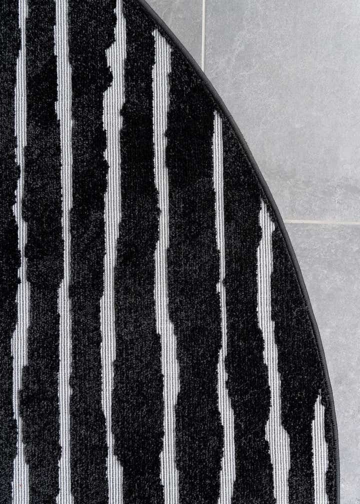 8' x 8' Easy-Clean Sabrina Soto Ola Indoor / Outdoor Round Rug