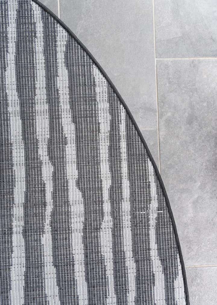 8' x 8' Easy-Clean Sabrina Soto Ola Indoor / Outdoor Round Rug