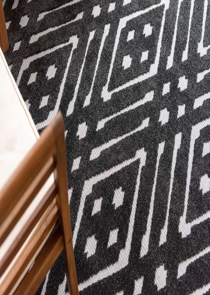 8' x 8' Easy-Clean Sabrina Soto Aston Indoor / Outdoor Round Rug