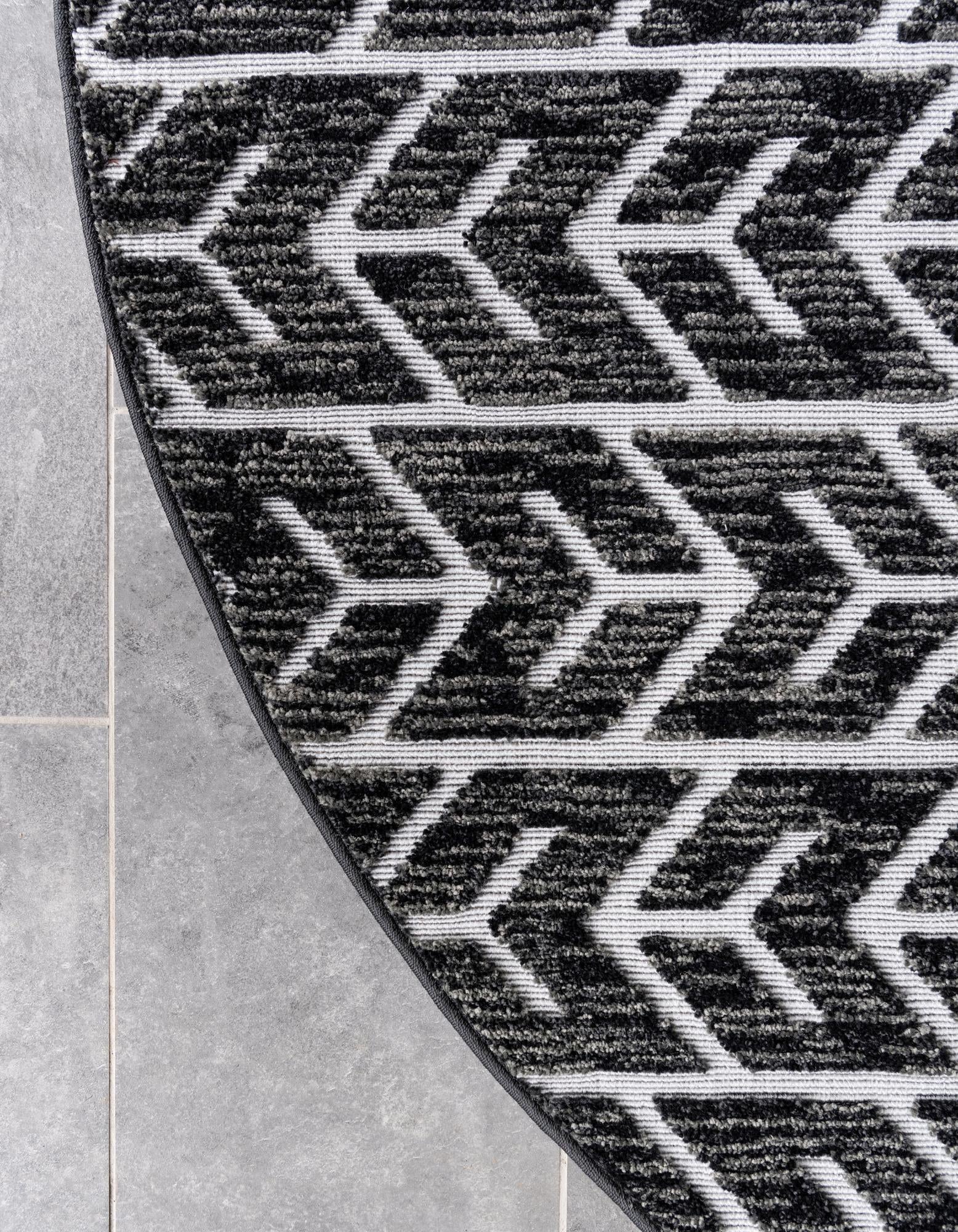 8' x 8' Easy-Clean Sabrina Soto Aston Indoor / Outdoor Round Rug