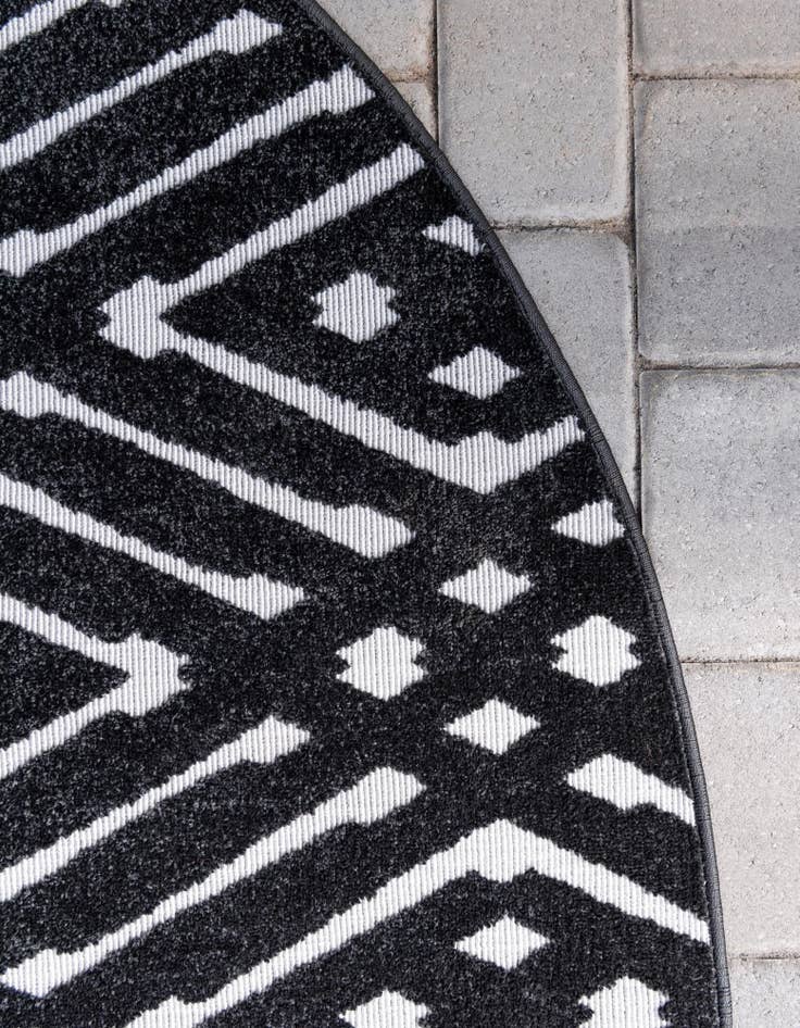 Detail image of 8' x 8' Easy-Clean Sabrina Soto Ella Indoor / Outdoor Round Rug