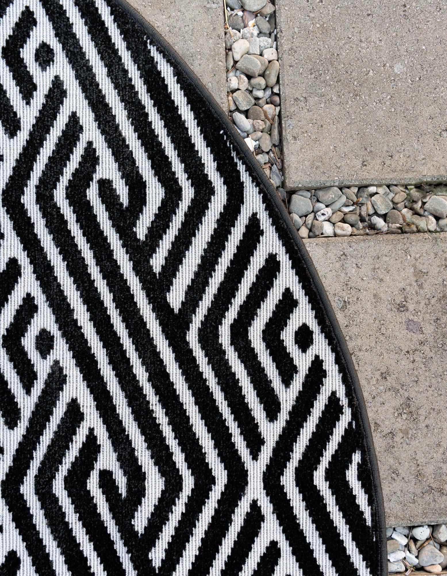 8' x 8' Easy-Clean Sabrina Soto Hudson Indoor / Outdoor Round Rug