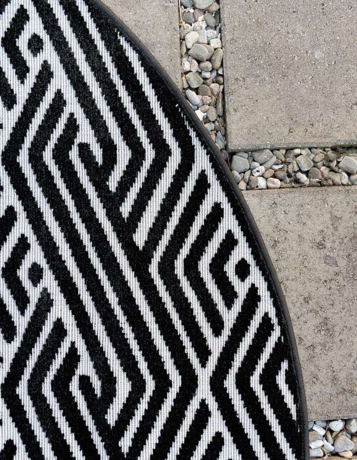 8' x 8' Easy-Clean Sabrina Soto Hudson Indoor / Outdoor Round Rug