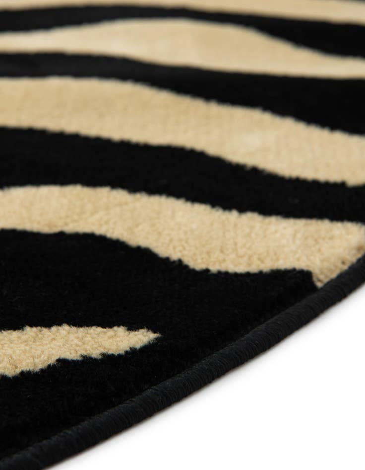 Detail image of 3' 1 x 3' 1 Savannah Round Rug
