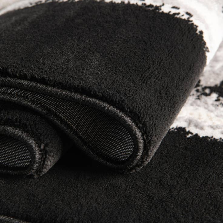 Detail image of 4' x 4' Vince Camuto Round Rug