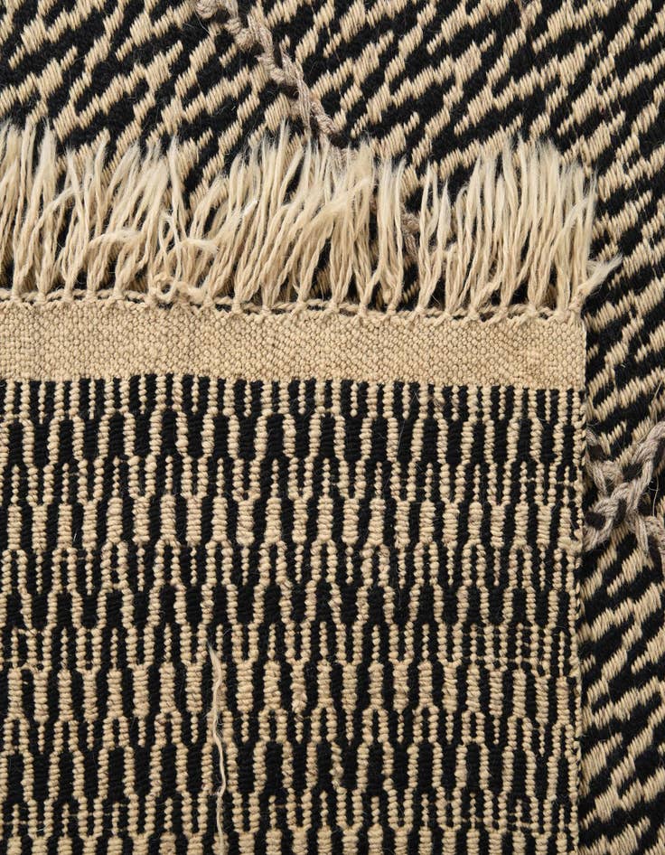 Detail image of 2' 8 x 10' 6  Hand Knotted Darya Wool Runner Rug