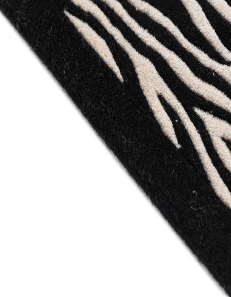 Detail image of 2' 9 x 9' 10 Darya Runner Rug