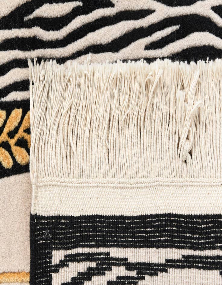 Detail image of 2' 9 x 9' 10 Darya Runner Rug