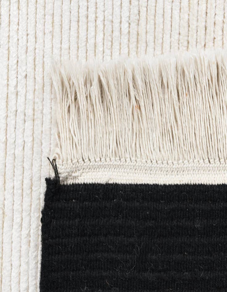 Detail image of 2' 7 x 10' 1 Darya Runner Rug