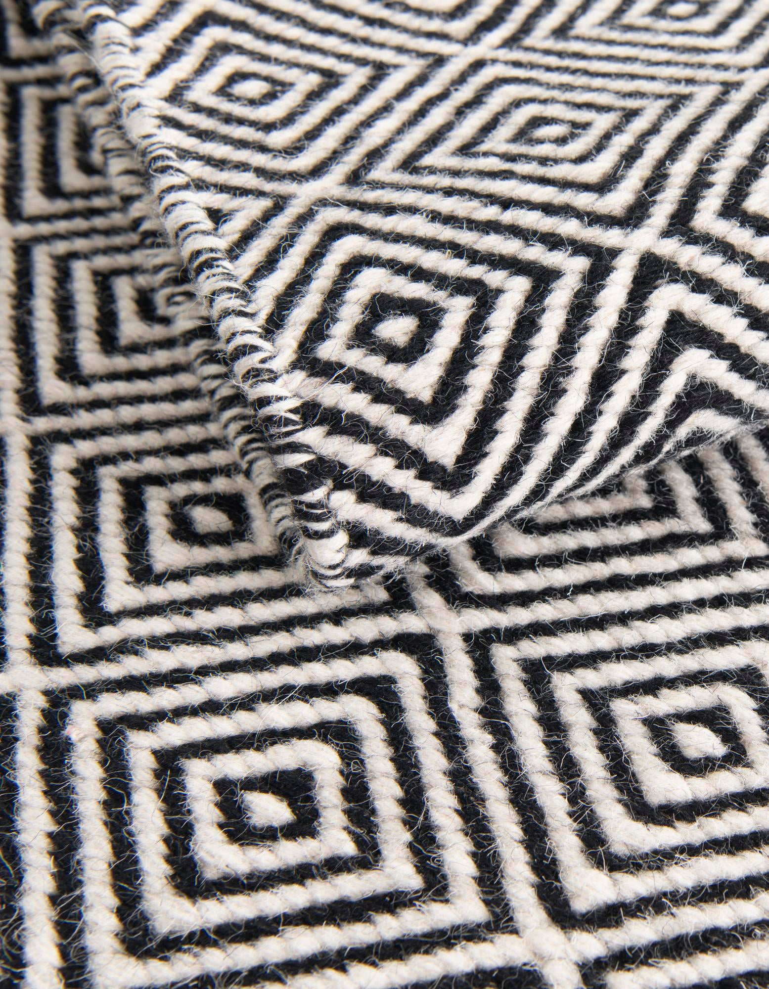 2' 7 x 12' Hand Woven Geo Trellis Flatweave Runner Rug