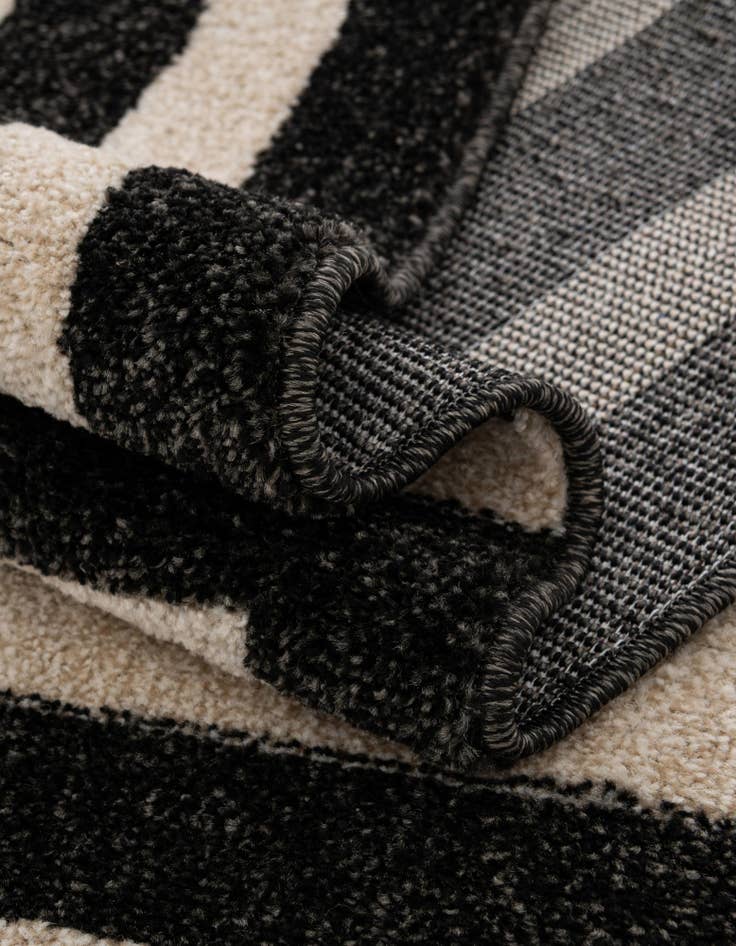 Detail image of 2' 7 x 10' Greek Key Runner Rug