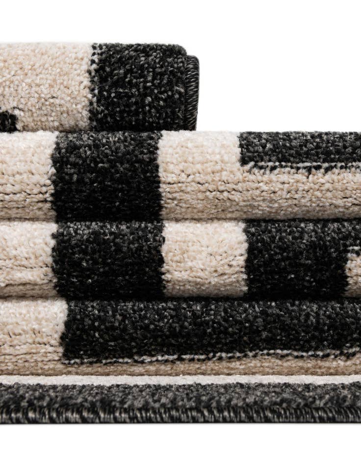 Detail image of 2' 7 x 10' Greek Key Runner Rug