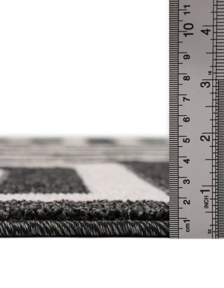 Detail image of 2' 7 x 10' Hera Runner Rug