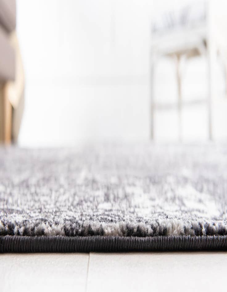 Detail image of 2' 2 x 6' Heritage Runner Rug