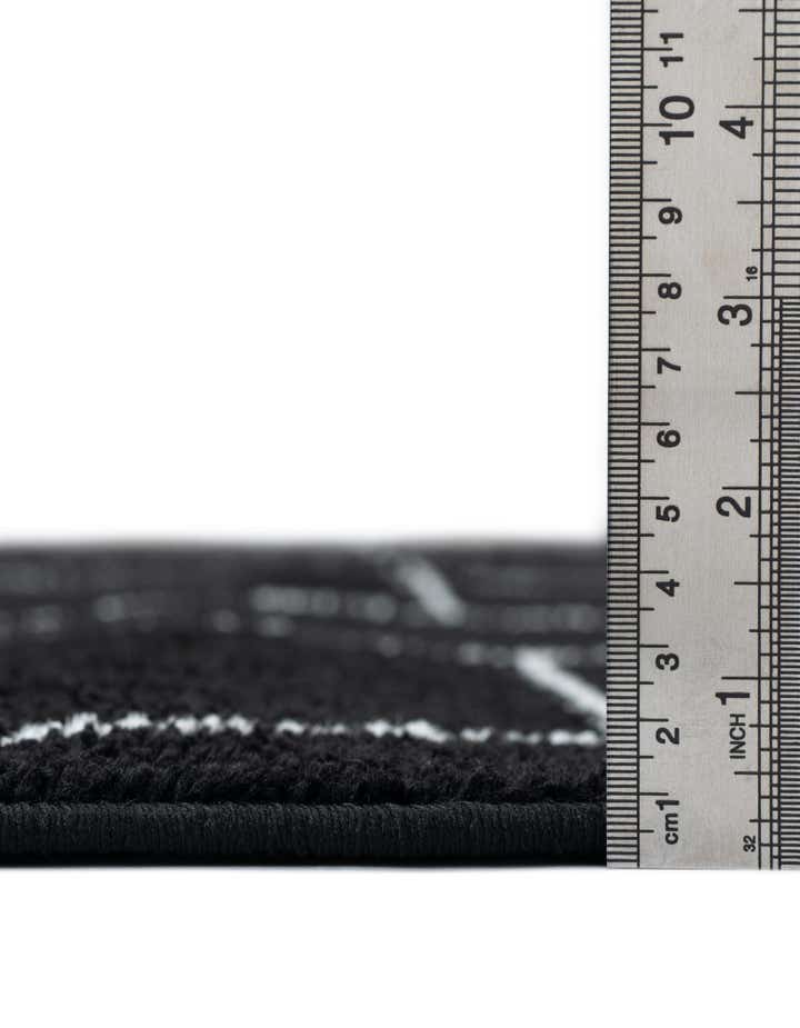 2' 7 x 12' Lattice Frieze Runner Rug