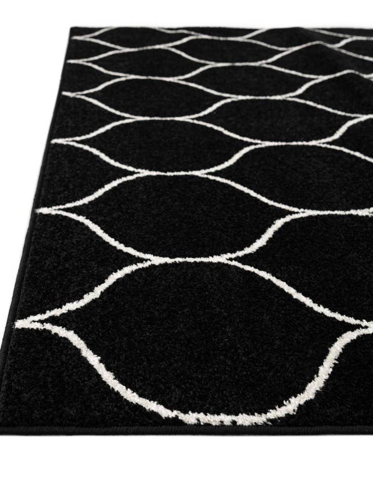 Detail image of 2' x 6' Lattice Frieze Runner Rug