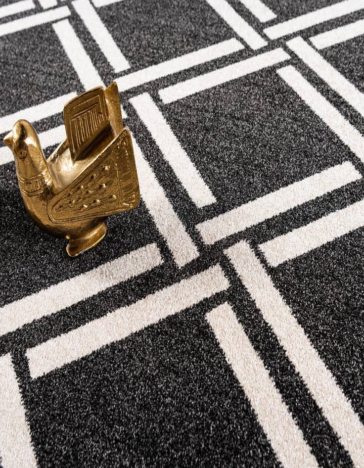 Detail image of 2' 7 x 10' Lattice Runner Rug