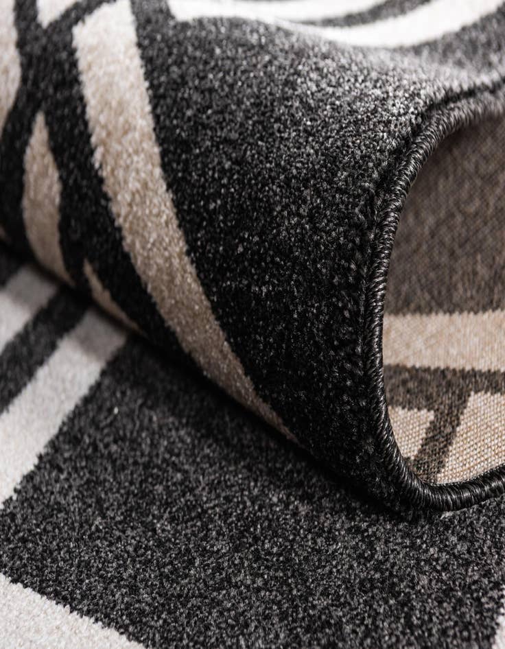 Detail image of 2' 7 x 10' Lattice Runner Rug