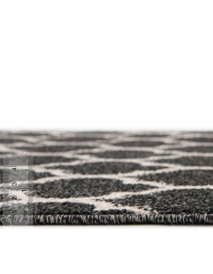 2' 7 x 8' Lattice Runner Rug