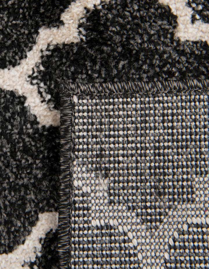 2' 7 x 8' Lattice Runner Rug