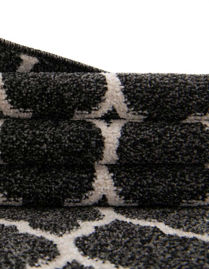 2' 7 x 8' Lattice Runner Rug
