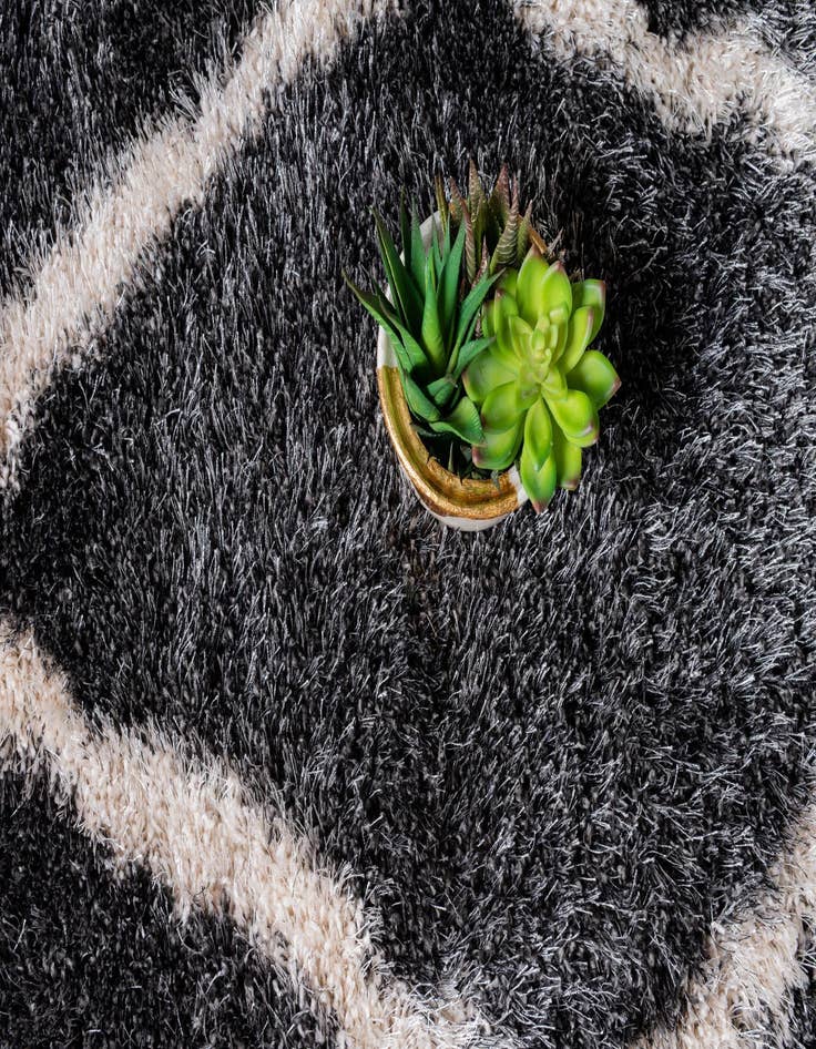 Detail image of 2' 7 x 10' Luxury Trellis Shag Runner Rug