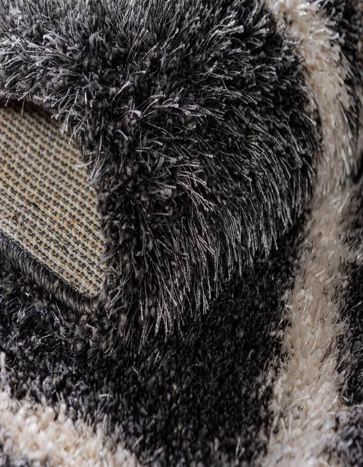 Detail image of 2' 7 x 10' Luxury Trellis Shag Runner Rug