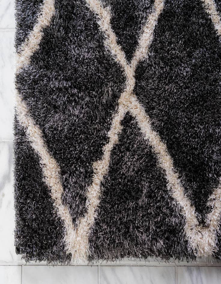 Detail image of 2' 7 x 10' Luxury Trellis Shag Runner Rug