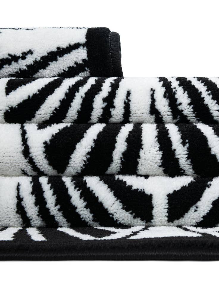 Detail image of 2' x 6' 7 Metropolis Runner Rug