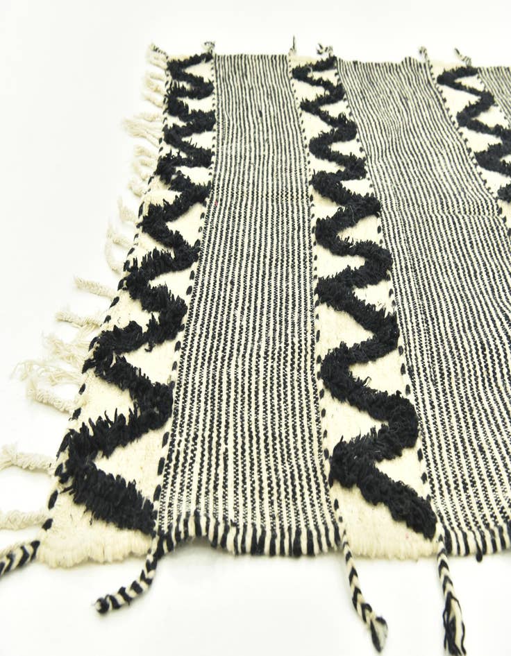 Detail image of 4' 5 x 8' 3 Hand Knotted Moroccan Wool Runner Rug