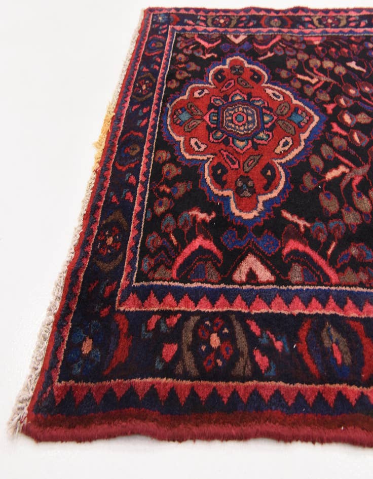 Detail image of 4' x 9' 8 Hand Knotted Nanaj Persian Wool Runner Rug