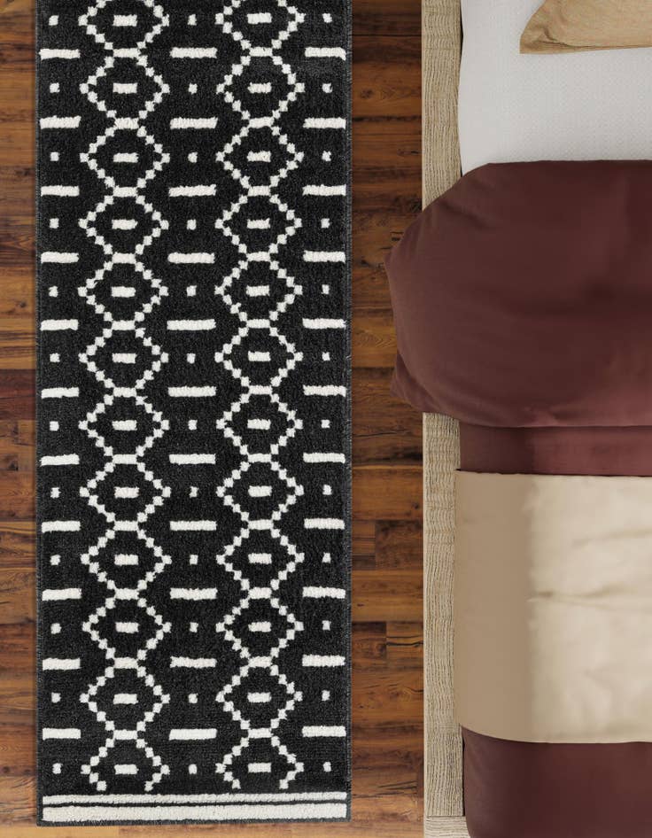 Detail image of 2' 7 x 10' Oslo Runner Rug