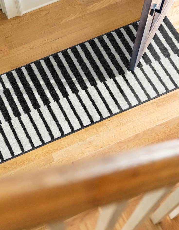 Detail image of 2' 7 x 10' Oslo Runner Rug