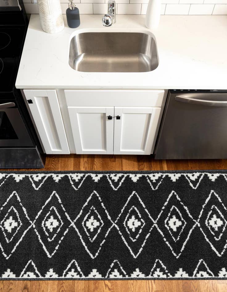 Detail image of 2' 7 x 12' Oslo Runner Rug