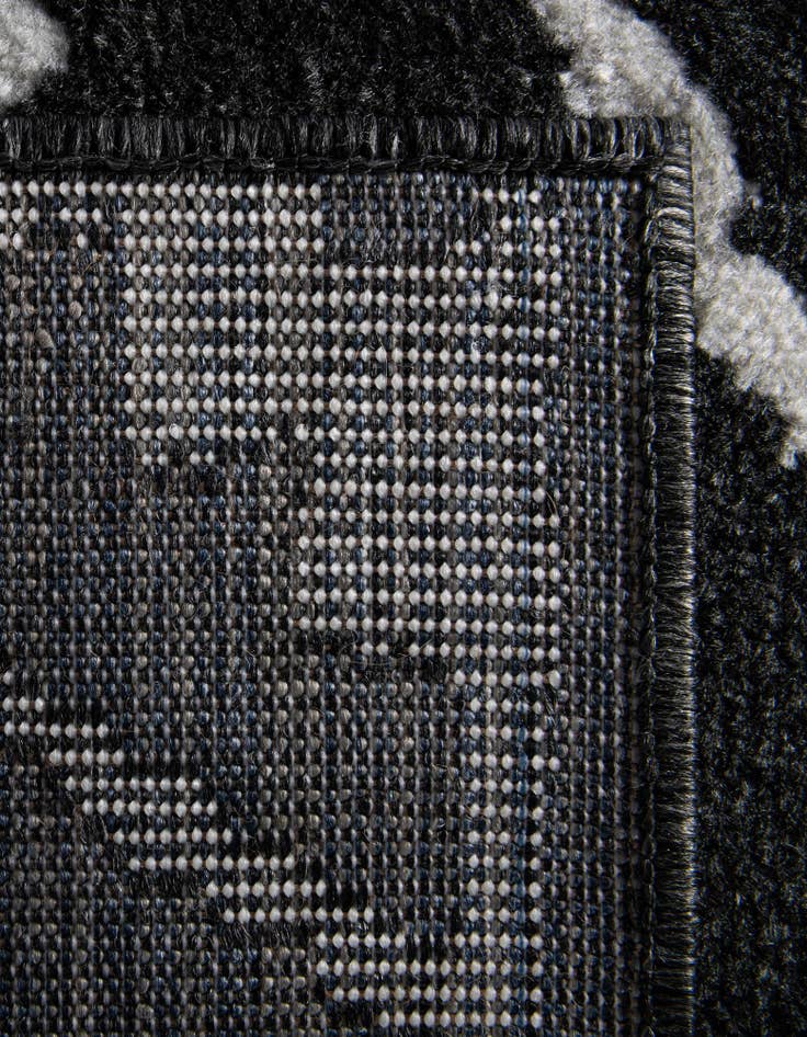Detail image of 2' x 6' Oslo Runner Rug