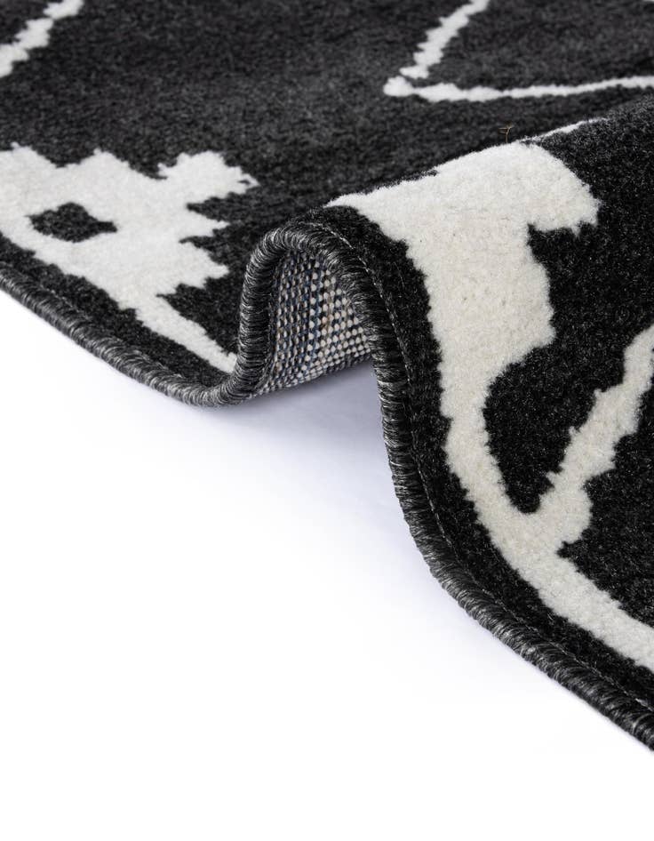 Detail image of 2' x 6' Oslo Runner Rug