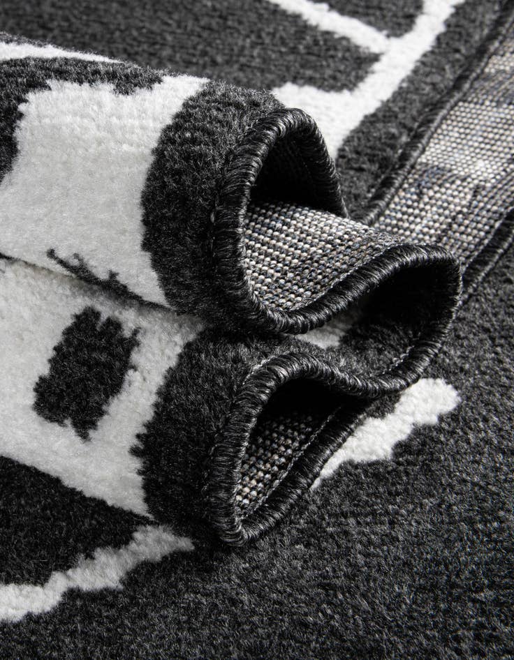 Detail image of 2' x 6' Oslo Runner Rug