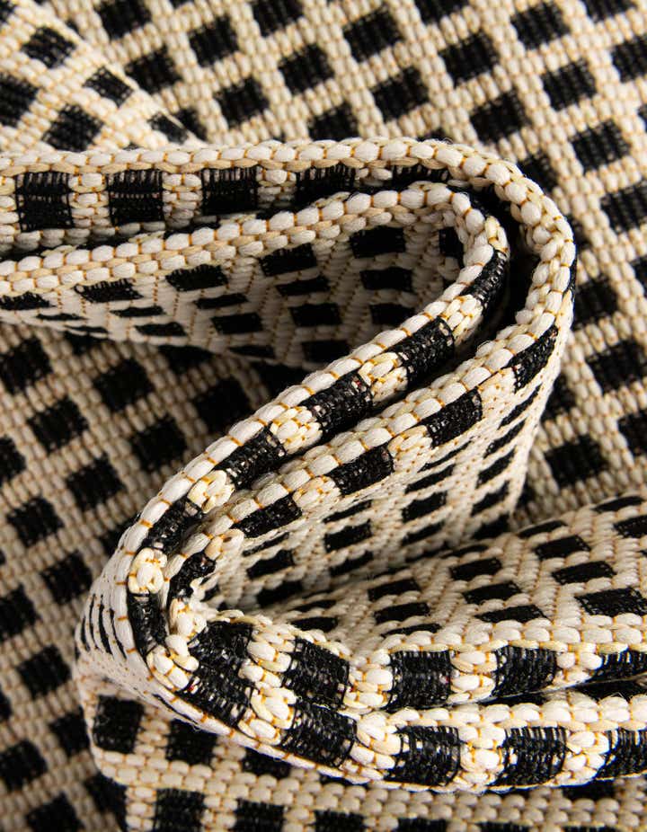 2' x 5' Easy-Clean Border Indoor / Outdoor Runner Rug