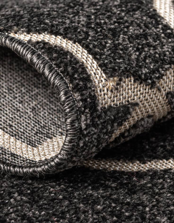 Detail image of 2' x 6'  Washable Trellis Indoor / Outdoor Runner Rug