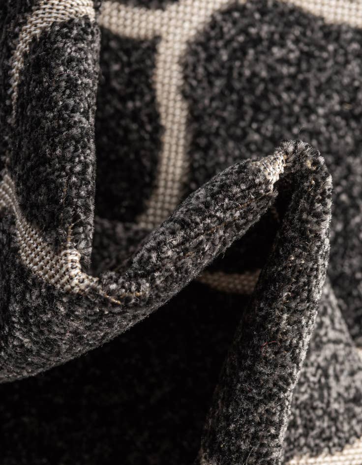 Detail image of 2' x 6'  Washable Trellis Indoor / Outdoor Runner Rug