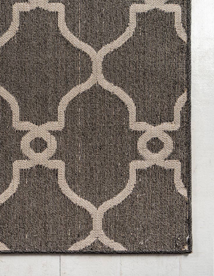 Detail image of 2' x 6'  Washable Trellis Indoor / Outdoor Runner Rug