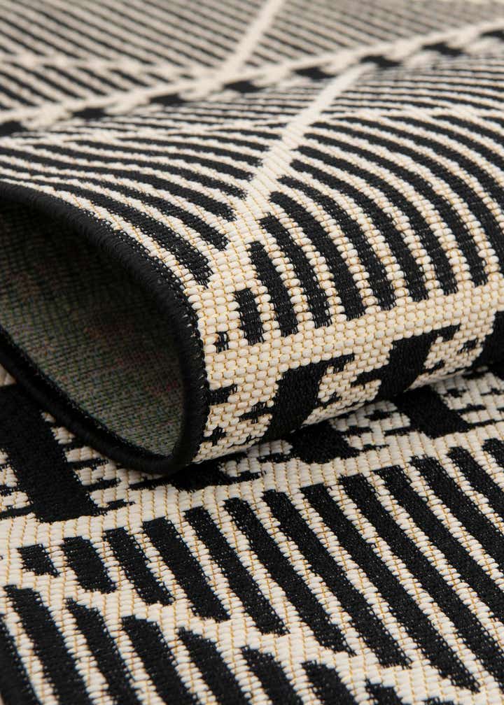 2' x 6' Easy-Clean Trellis Indoor / Outdoor Runner Rug