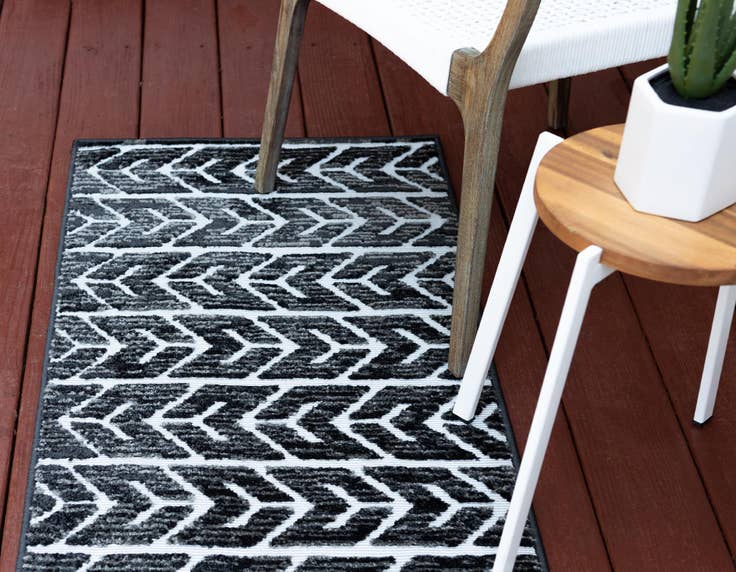 Detail image of 2' x 6' Easy-Clean Sabrina Soto Aston Indoor / Outdoor Runner Rug