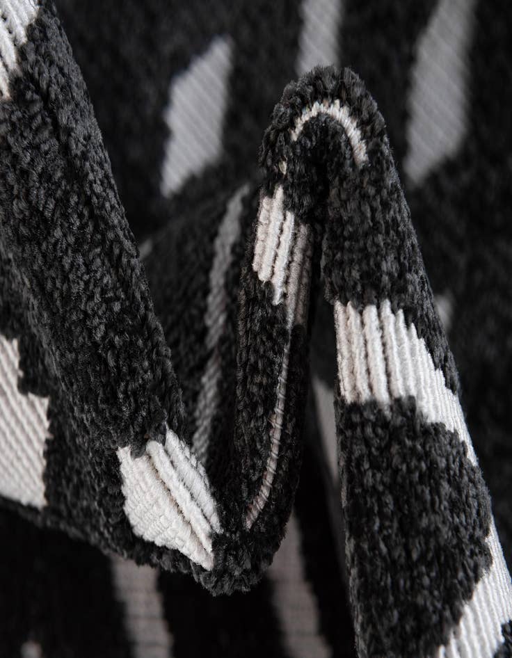 Detail image of 2' x 6' Easy-Clean Sabrina Soto Ella Indoor / Outdoor Runner Rug