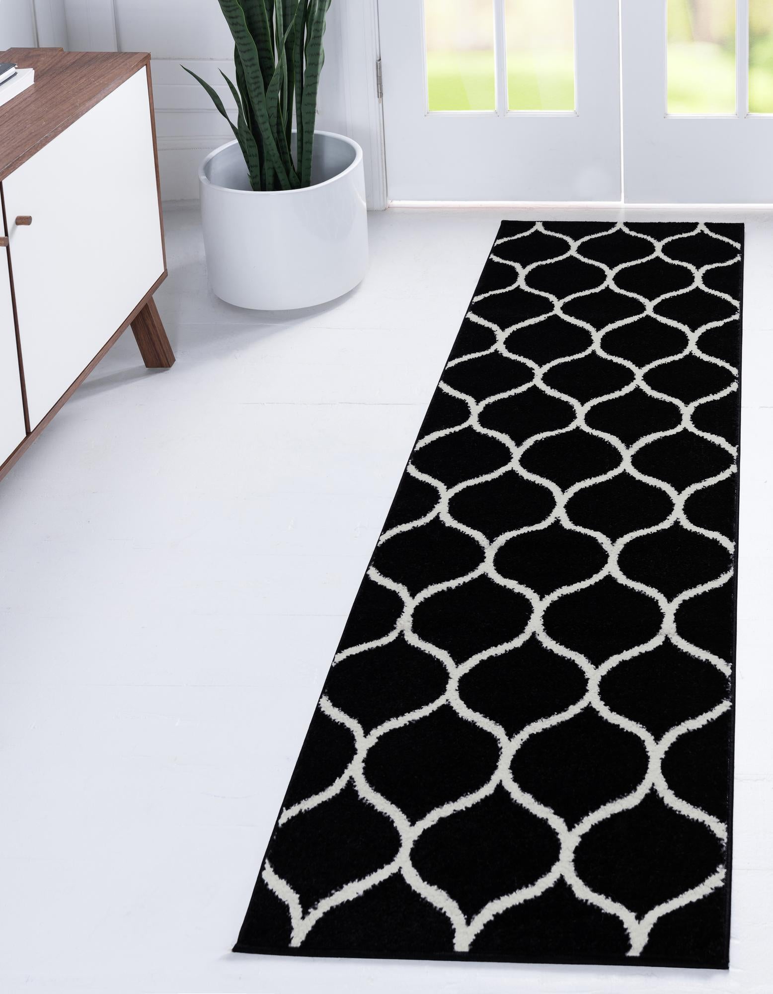2' x 6' Trellis Frieze Runner Rug